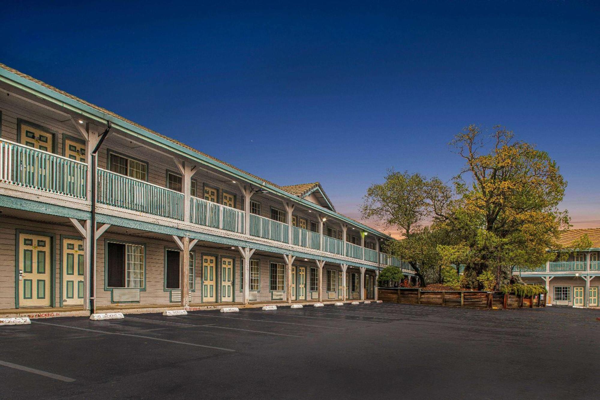 Hotel Super 8 By Wyndham Auburn Extérieur photo